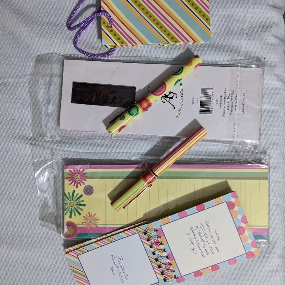 💛 Friends Forever Desk Quote Book Notepads Pens & Giftbag 6 Pc SET